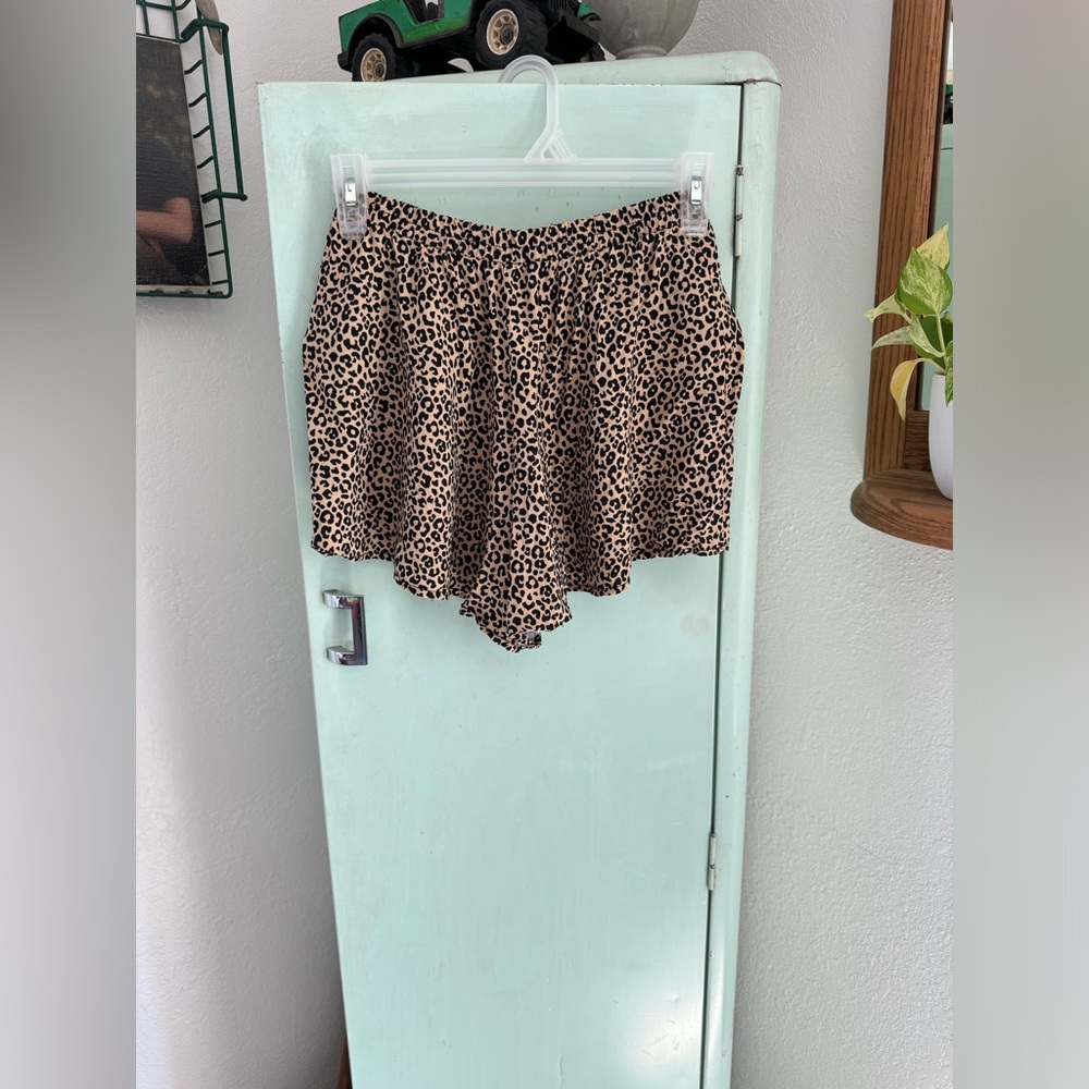 Forever 21 Leopard Print Flowy Shorts, size XS